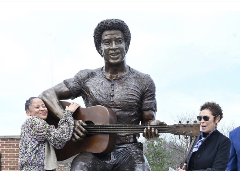Bill Withers Monument with Marcia and Kori Withers